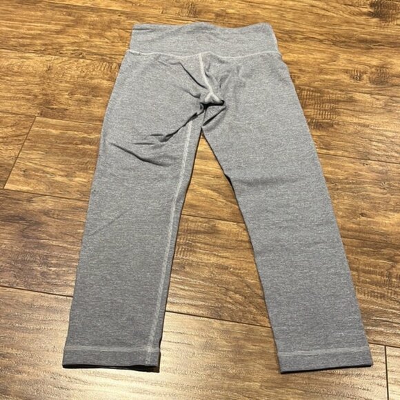 Lululemon striped grey and white Capri leggings - Picture 7 of 10